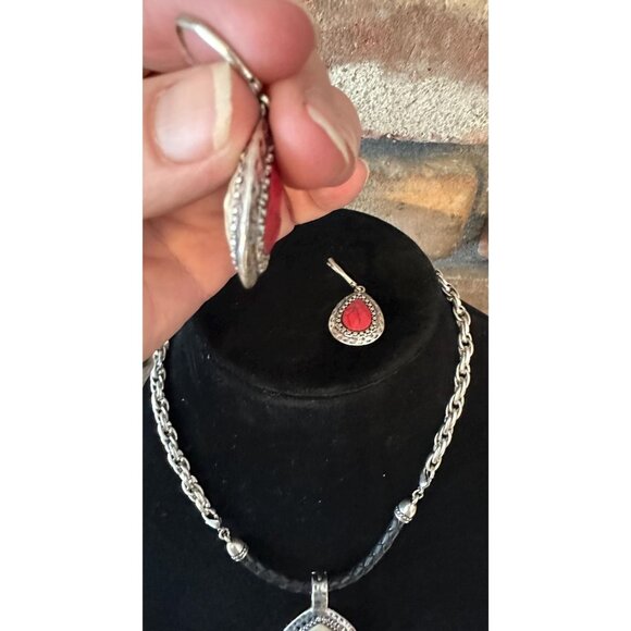 Premier Designs Necklace & Reversible Earrings Set: Versatile Jewelry for Every - Picture 5 of 10